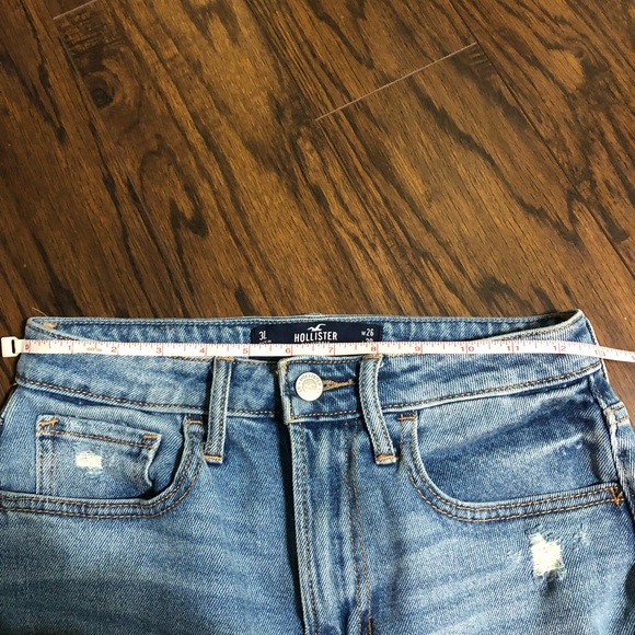 Hollister size 26 Ultra High Rise Vintage straight Distressed Medium Wash Jeans - Picture 4 of 6